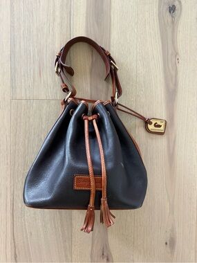 Vintage Dooney & Bourke leather bucket bag